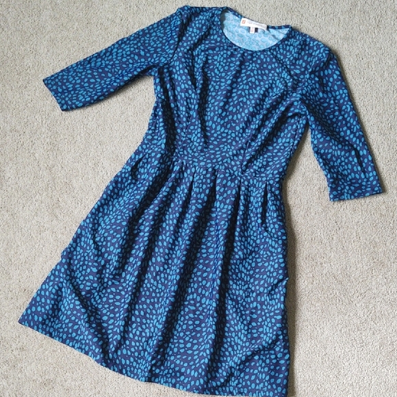 Jude Connally Dresses & Skirts - EUC Jude Connally Blue Dotted Print Fit and Flare Dress
